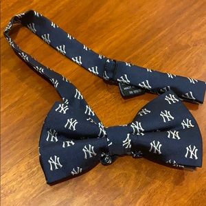 New York Yankees MLB Pretied Bow Tie | Like New